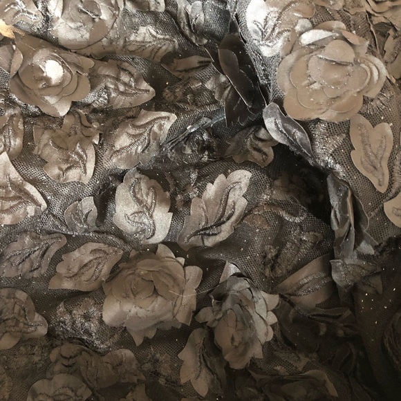 Elegant Black Floral Textured Dress size 4 - Picture 8 of 8